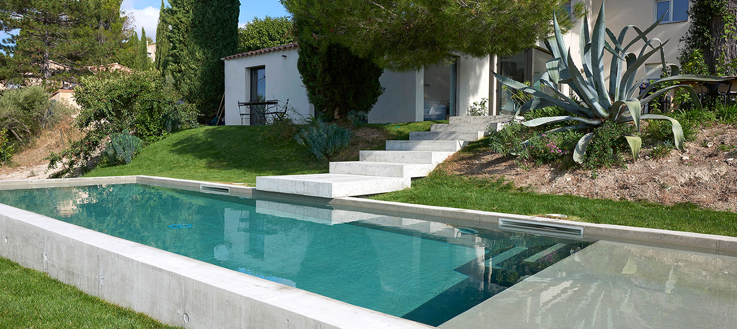 Piscine En Béton Brut Avec Plage Immergée Piscines Carré Bleu