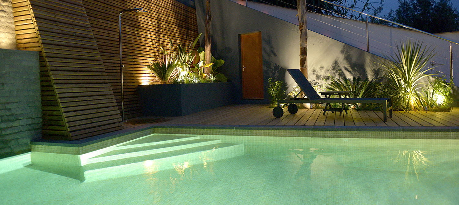 Piscine Mosaïque Avec Plage En Bois Sur Mesure Piscines